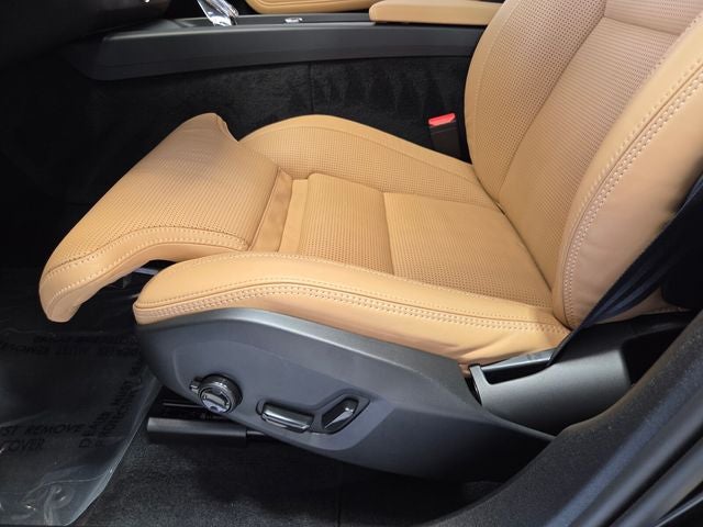 2025 Volvo XC60 B5 Ultra