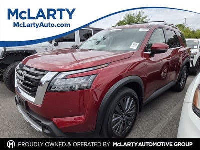 2025 Nissan Pathfinder SL