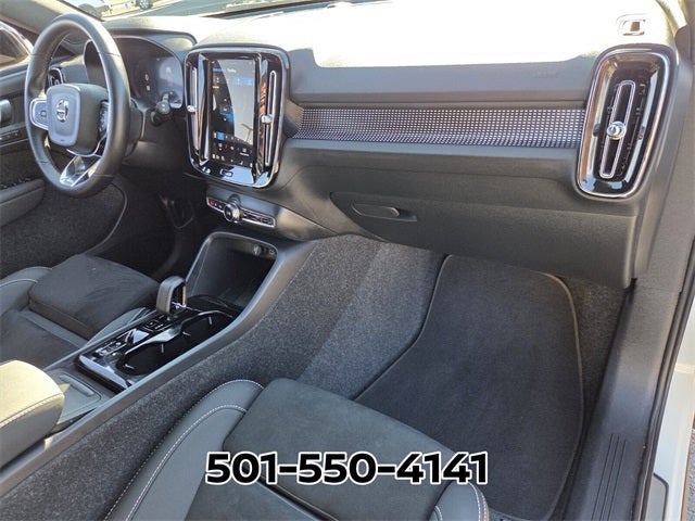 2025 Volvo XC40 B5 Plus Dark Theme