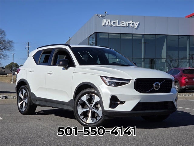 2025 Volvo XC40 B5 Plus Dark Theme