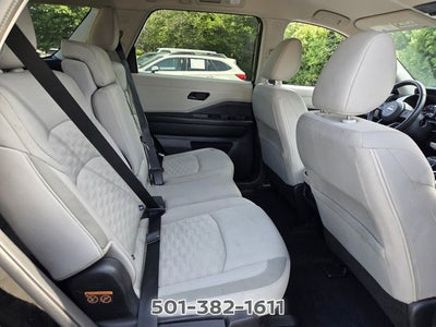 2024 Nissan Pathfinder SV
