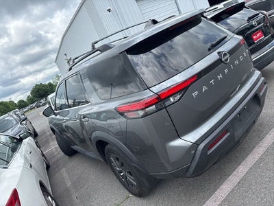 2022 Nissan Pathfinder SV