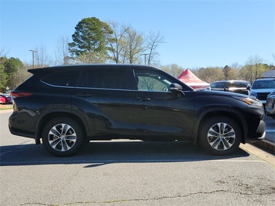 2024 Toyota Highlander LE