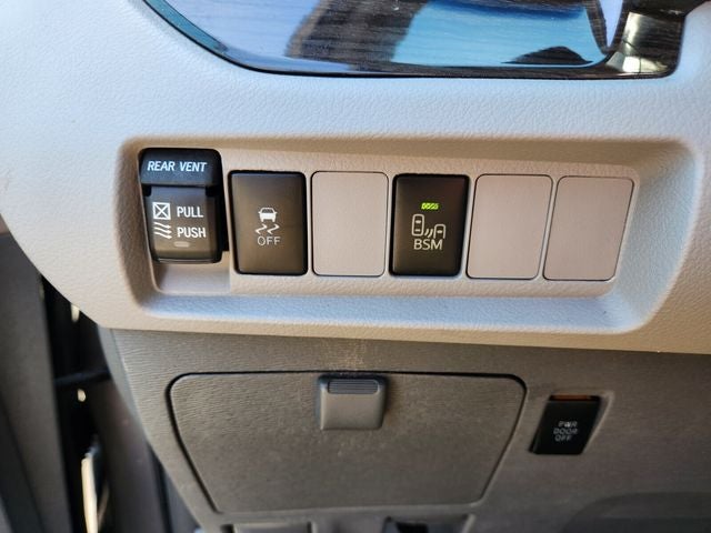 2017 Toyota Sienna L Handicap Lift Handicap Lift