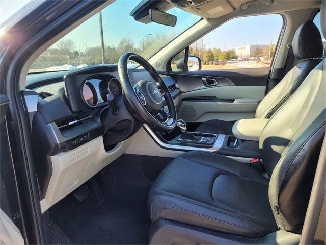 2024 Kia Carnival LX