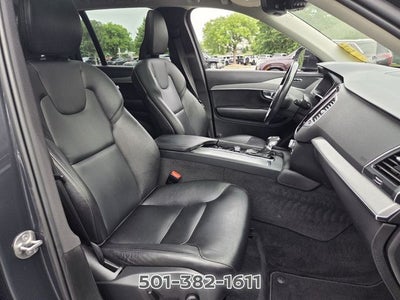 2022 Volvo XC90 T5 Momentum