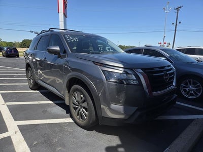 2024 Nissan Pathfinder SV