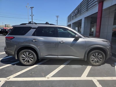 2024 Nissan Pathfinder SV