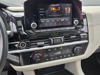 2023 Nissan Pathfinder SV