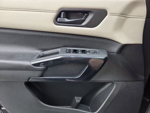 2023 Nissan Pathfinder SV