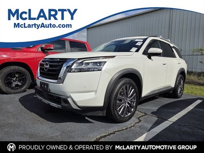2023 Nissan Pathfinder SL