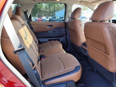 2025 Nissan Pathfinder Platinum