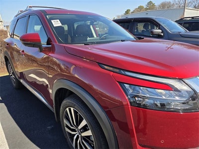 2025 Nissan Pathfinder Platinum