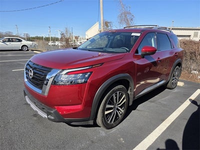 2025 Nissan Pathfinder Platinum