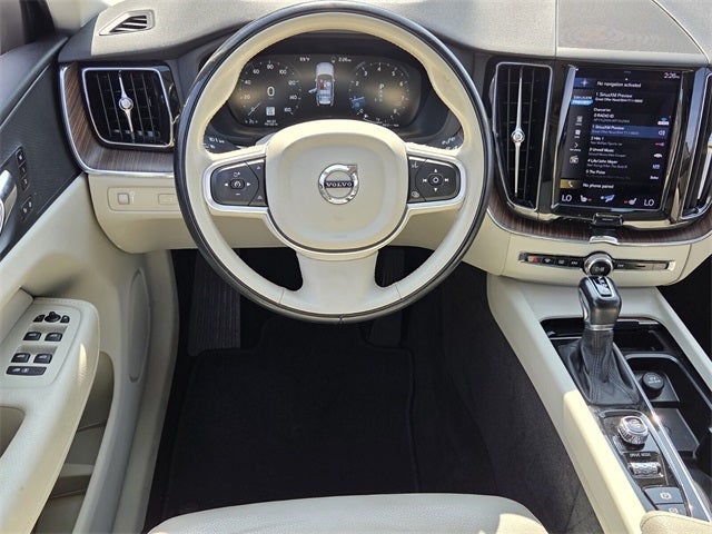 2021 Volvo XC60 T5 Momentum